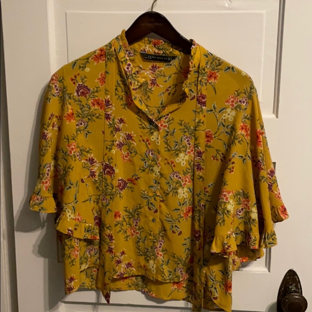 Zara Lightweight Top with Flowing Ruffled Sleeves